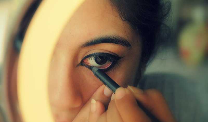 Never use mascara or eyeliner on your lower lashes.