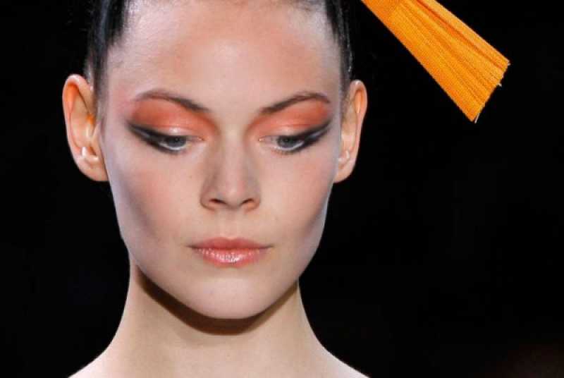 Eyeshadow even on the eyebrows is a trend for autumn/winter 2016