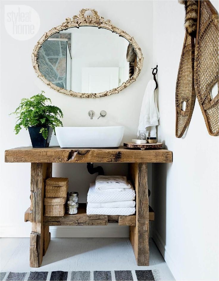 Chic old bathroom