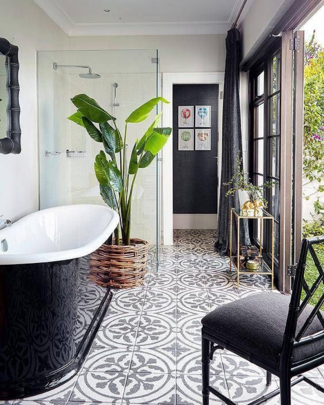 Bathtub types: black freestanding