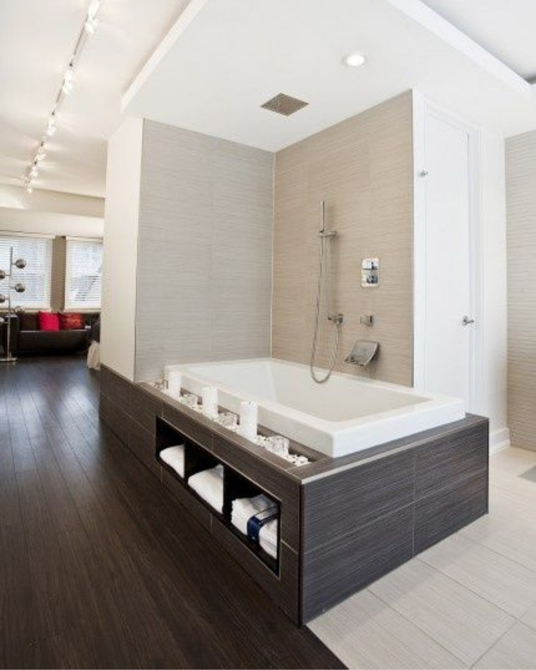 Bathtub types: built-in