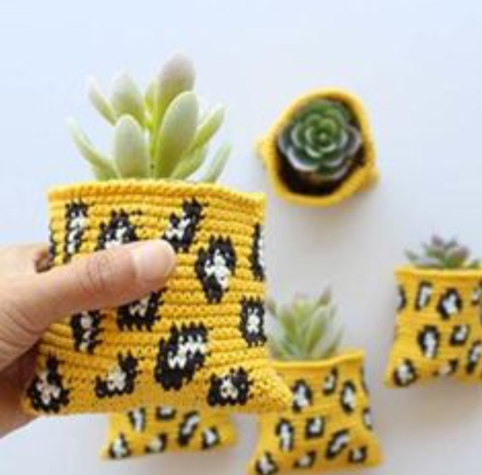 Leopard crochet vase holder