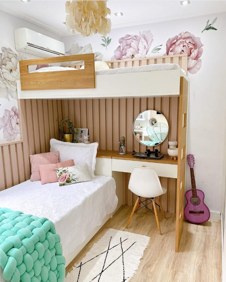 Girl's bedroom