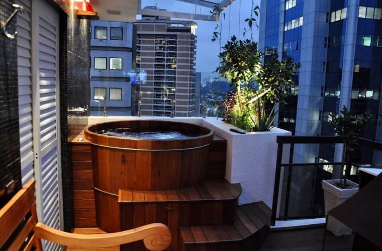 Hot tub on the balcony