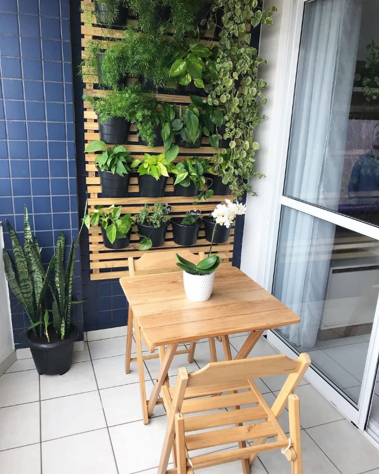 Balcony with pallet