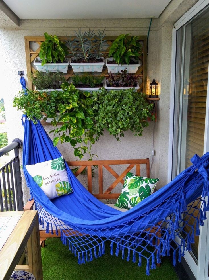 Balcony with hammock 