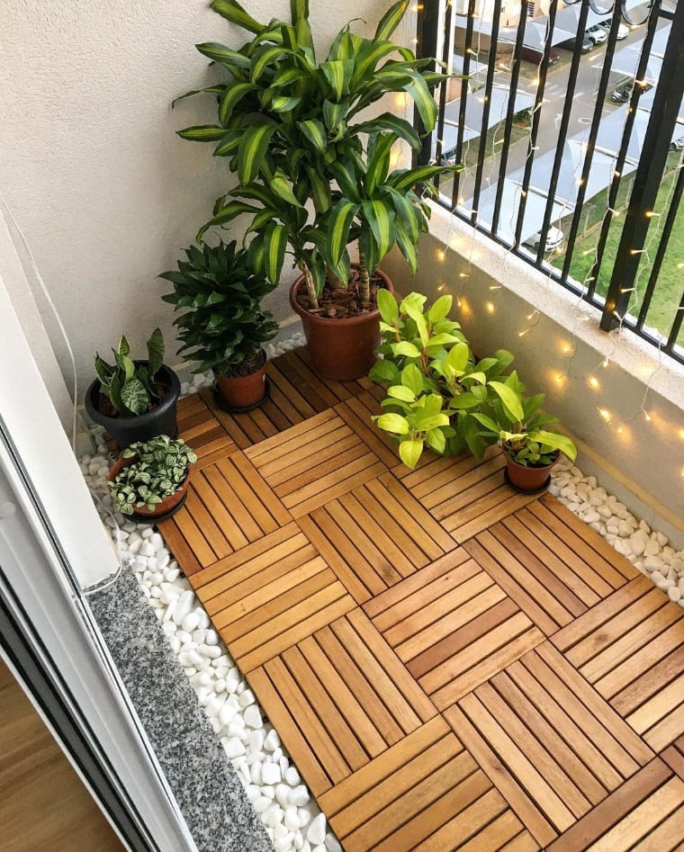 Floor with plants