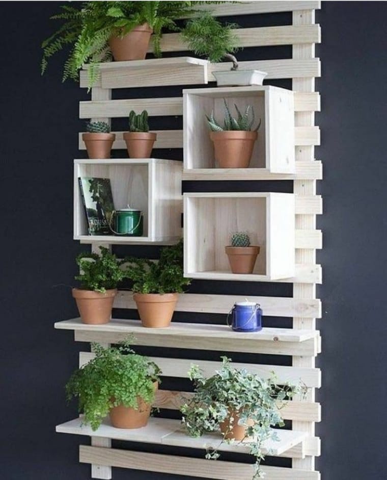 Vertical pallet garden