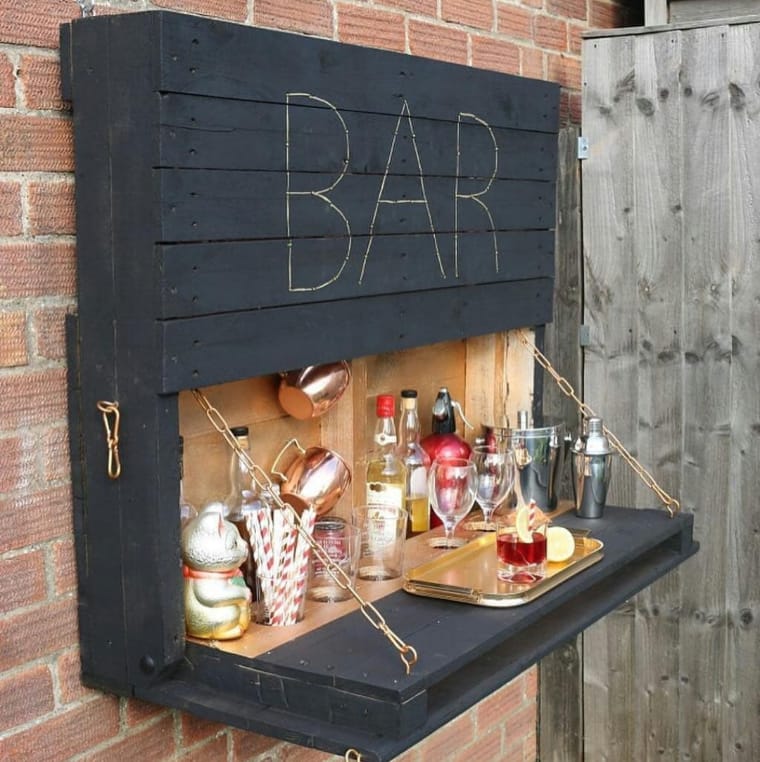 Bar like straw door