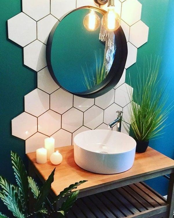 Geometric wall with tiles