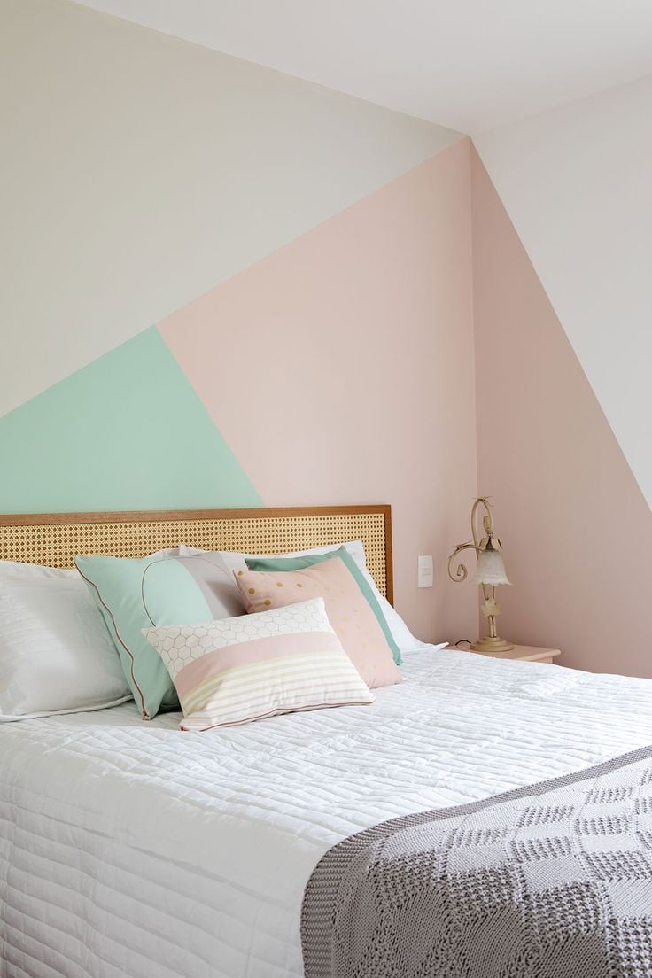 Double bedroom with geometric wall