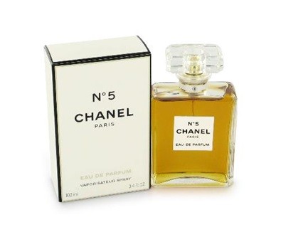 Chanel Nº 5 is one of the best feminine perfumes to seduce