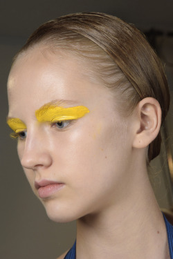 makeup with yellow eyeshadow