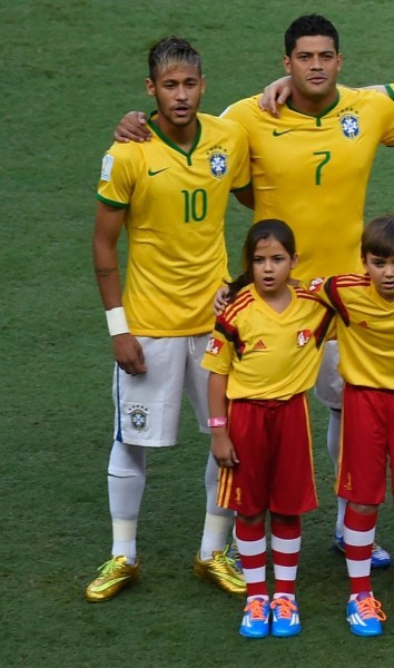 Neymar and the child fan before the Brazil game