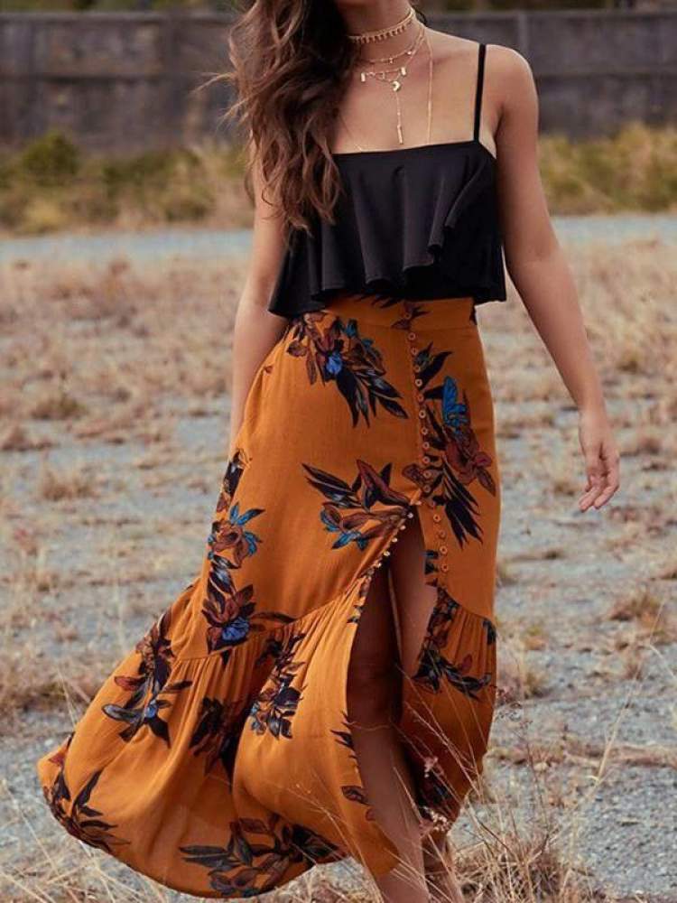 Long printed skirt with slit in boho style