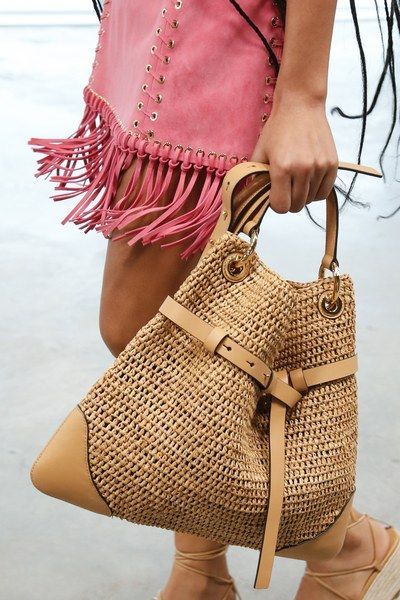 Straw or raffia bag – Use, models + inspirations