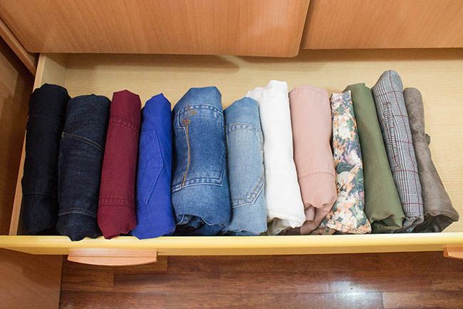 How to fold jeans - step by step to fold and organize