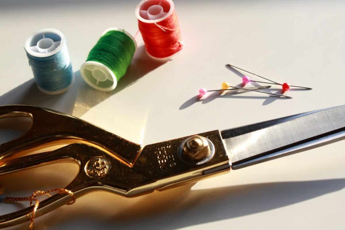 How to sharpen scissors