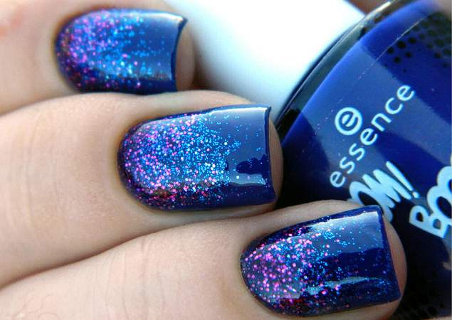 Nails decorated with glitter - Beauty and Fashion Website