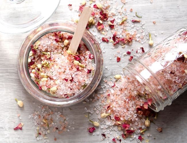 Bath salts – Benefits, how to use and homemade recipes