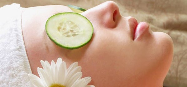 reduce dark circles with cucumber and potato slices