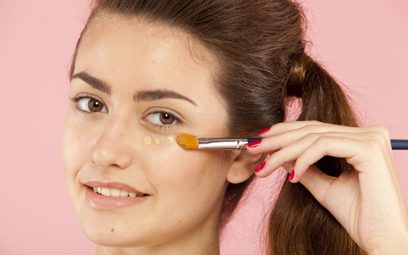 reduce dark circles with concealer