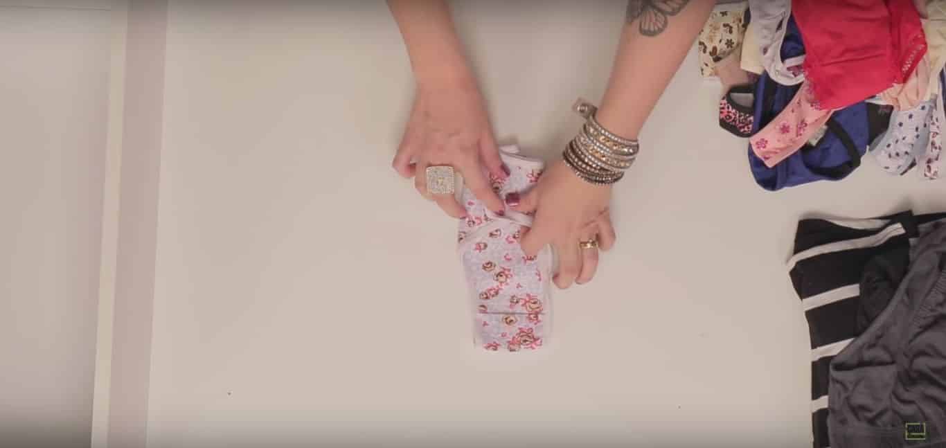 How to fold panties - 3 practical techniques to organize your drawers