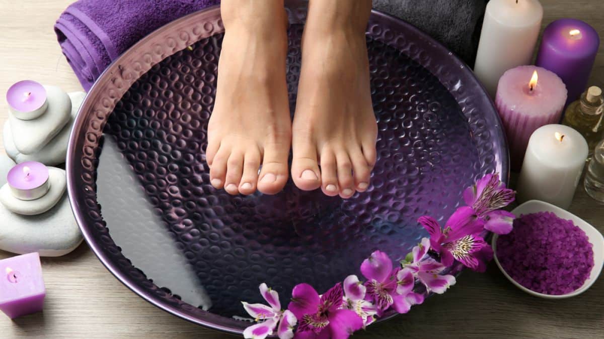 8 recipes on how to make homemade foot baths and the benefits of the practice