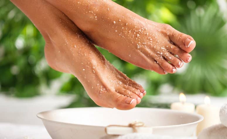 6 recipes on how to make homemade foot baths and the benefits of the practice