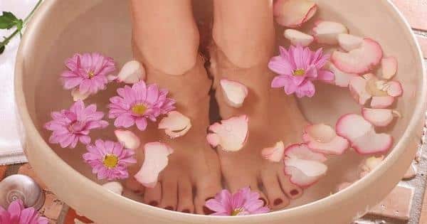 6 recipes on how to make homemade foot baths and the benefits of the practice