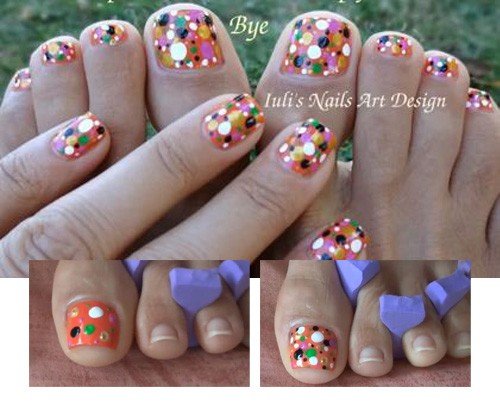 Decorated toe nails: Colorful dots