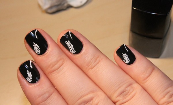 nail decoration with black and white nail polish