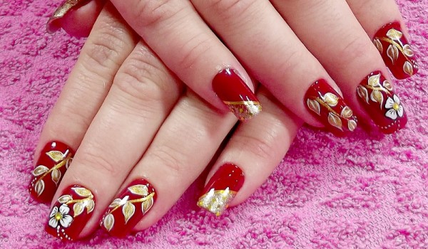 Nail decorated with flowers and red background