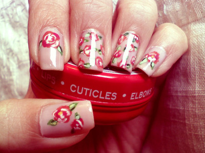 nail design decorated with flowers