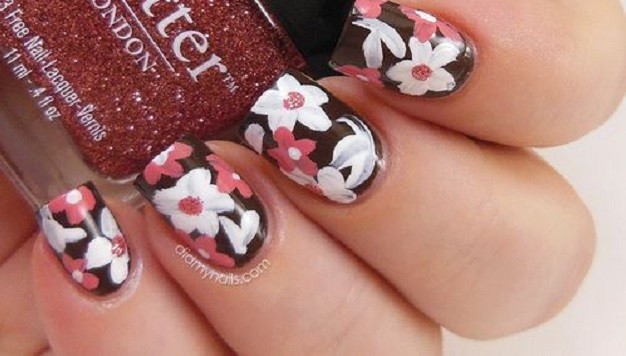 Nails decorated with flowers - Beauty and Fashion Website