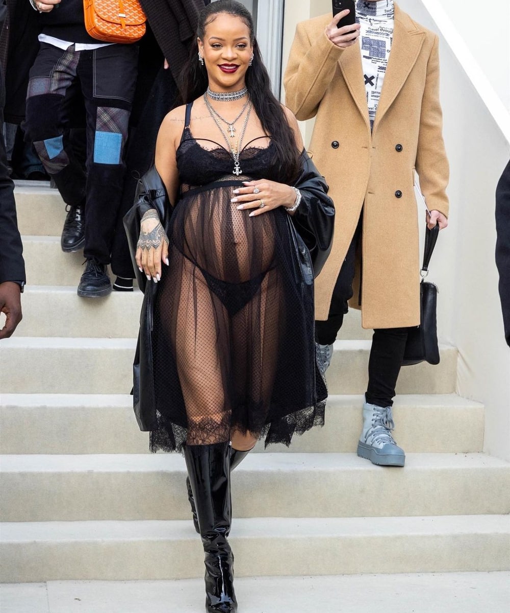 12 incredible looks of pregnant Rihanna, which deserve to be praised