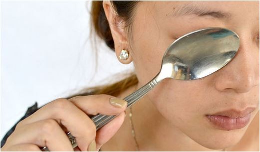 Cold spoons to replace dark circles cream is one of the homemade tricks