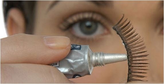 Tips for using false eyelashes