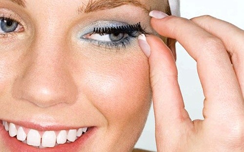 When Removing False Eyelashes