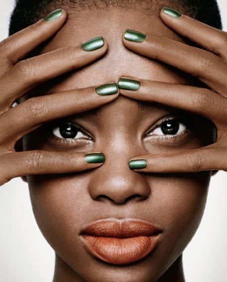 Nail polish color for dark skin: learn to choose the ideal tone!