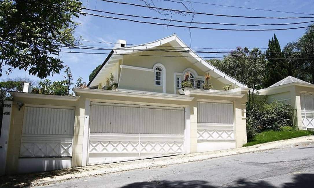 See Silvio Santos' house in Orlando