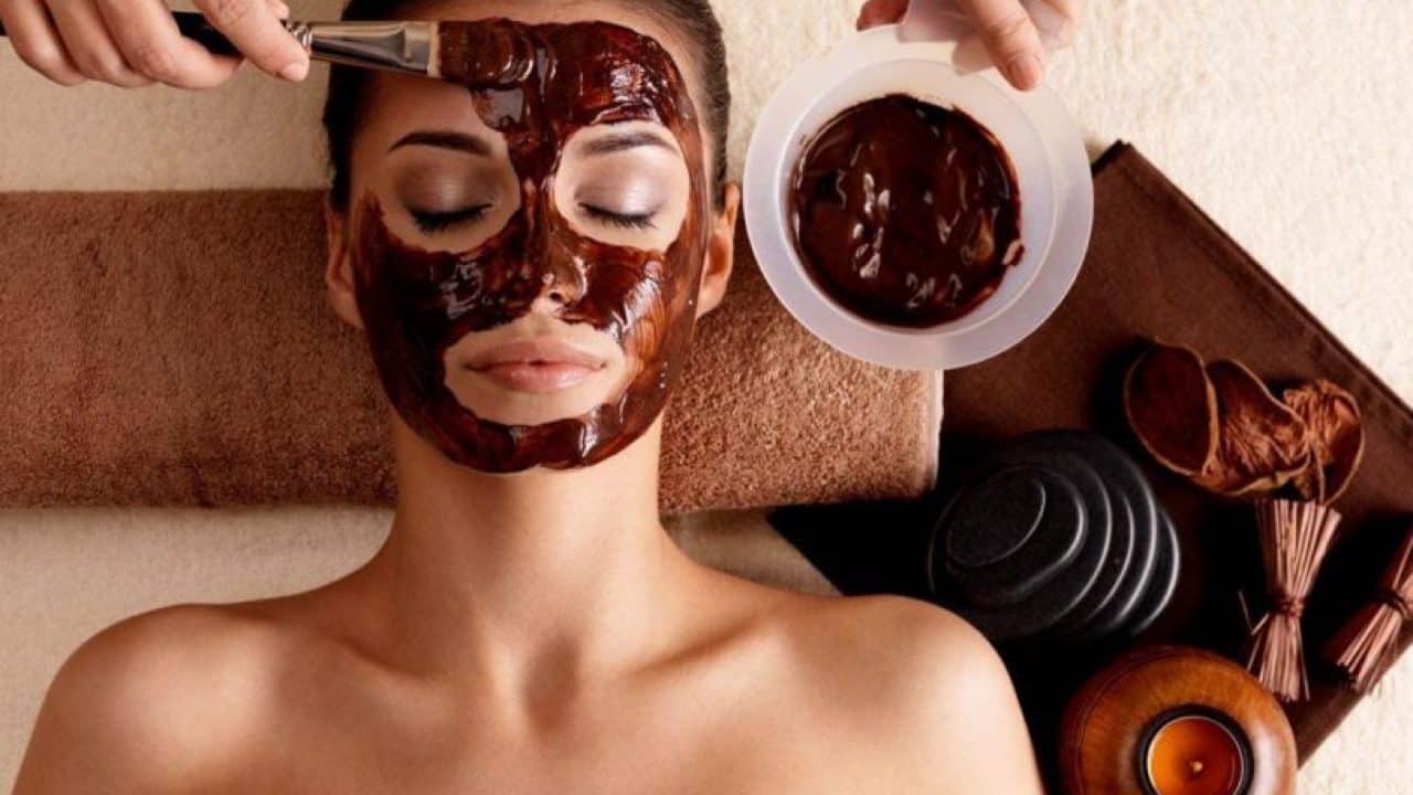 Coffee grounds on your face: reasons not to use this homemade exfoliant