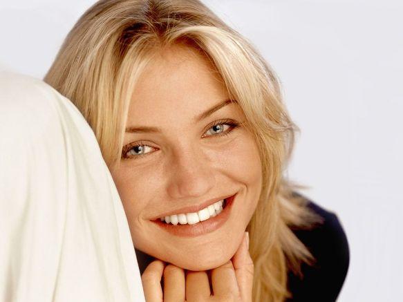 Cameron Diaz launches book on fitness