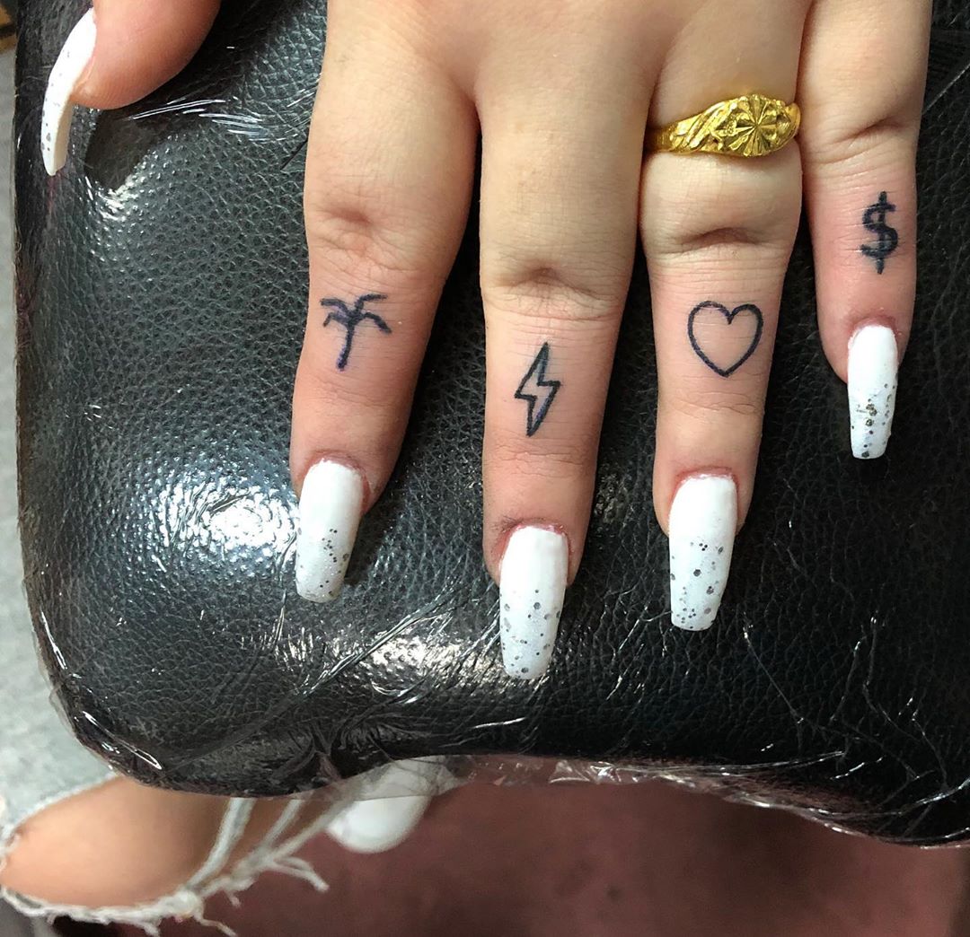 Finger tattoos: check out 100 ideas for inspiration