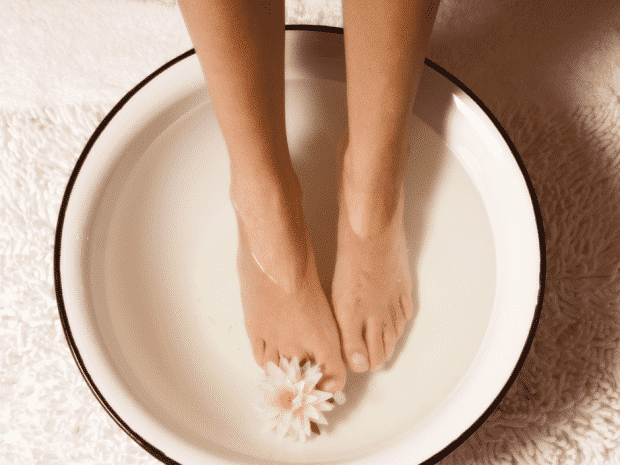 Home remedy for cracked feet, find out how to do it