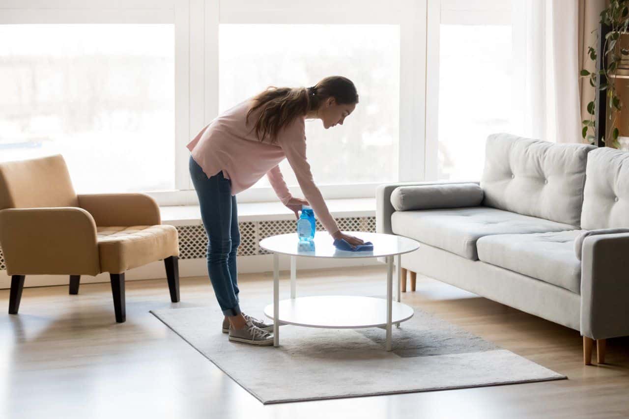 How to clean glass table