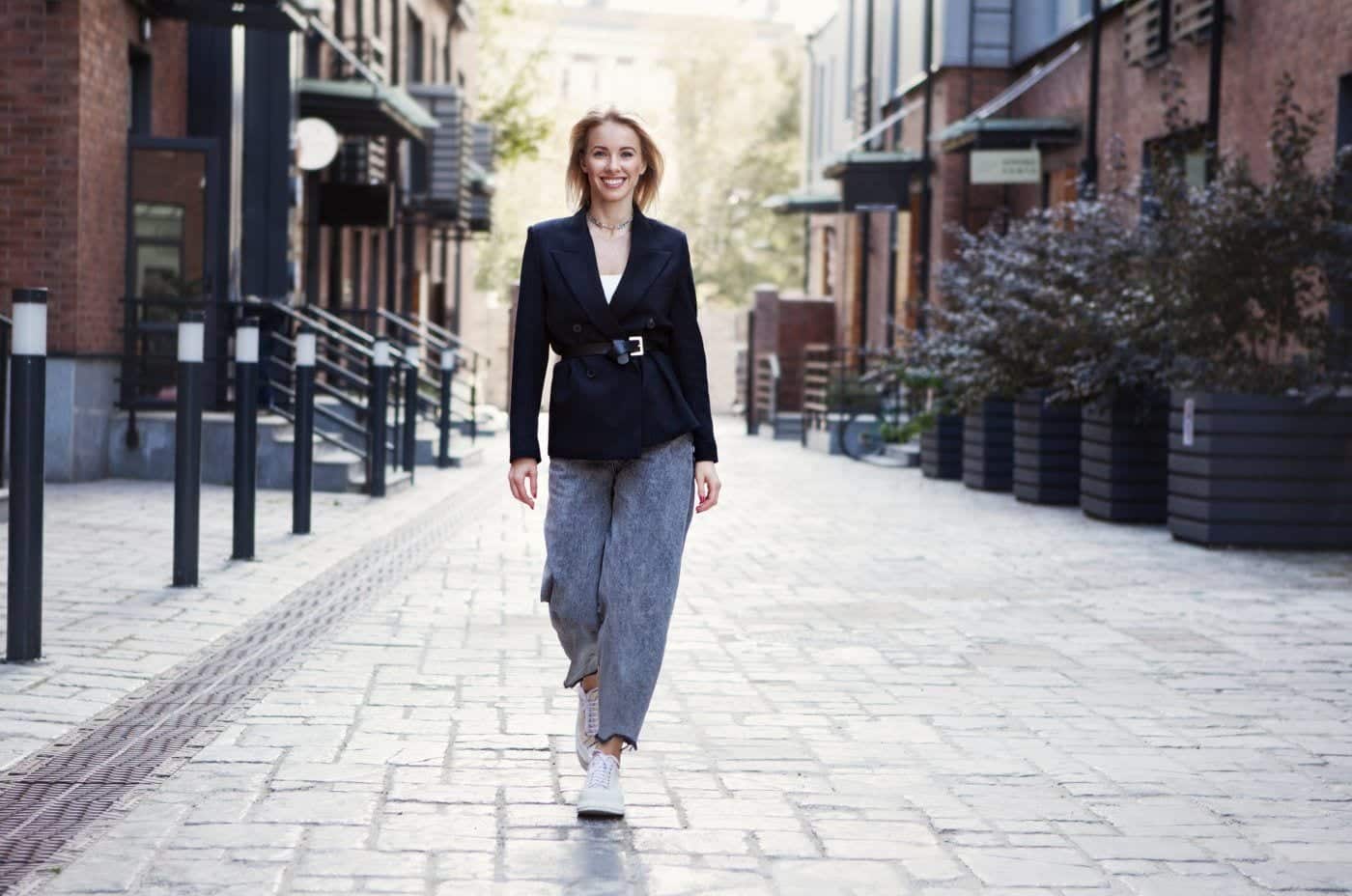 Slouchy pants - When did they appear, how to wear them + Photos to inspire you