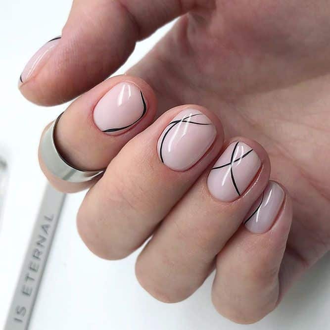 Round nails – How to do them, care tips and inspirations