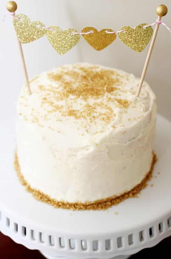 How to decorate cake with glitter