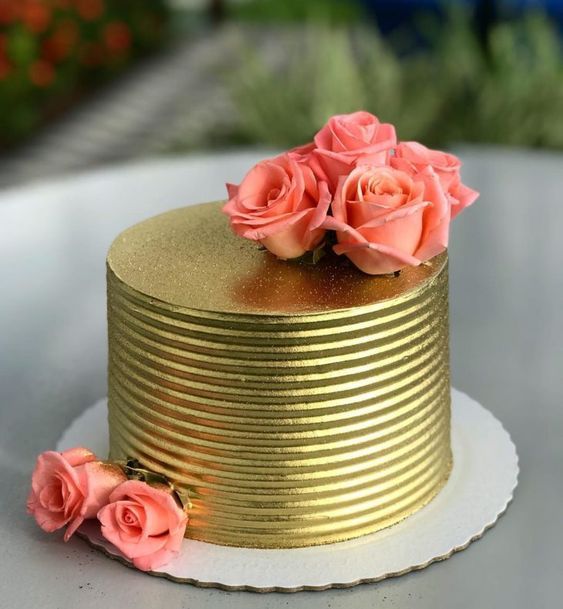 How to decorate cake with metallic powders